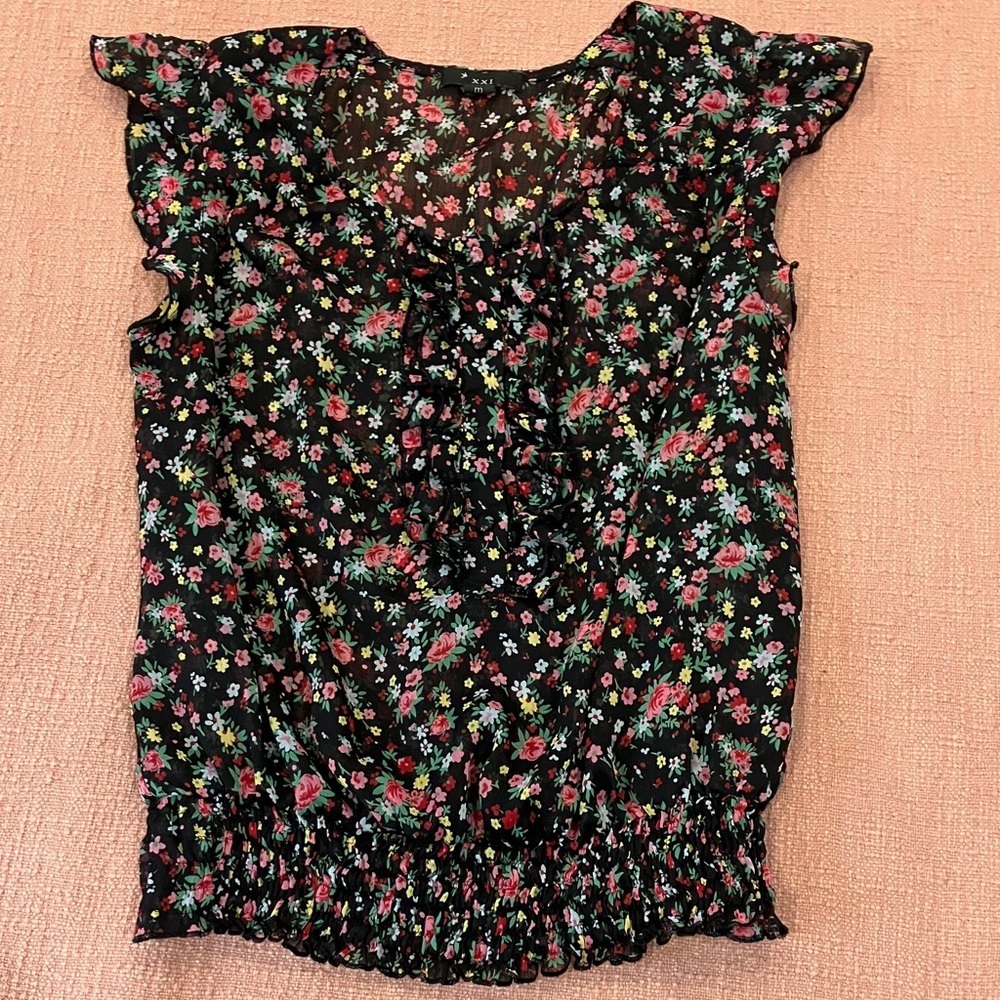 XXI Forever 21 med wm’s Black Floral Ruffle front Blouse